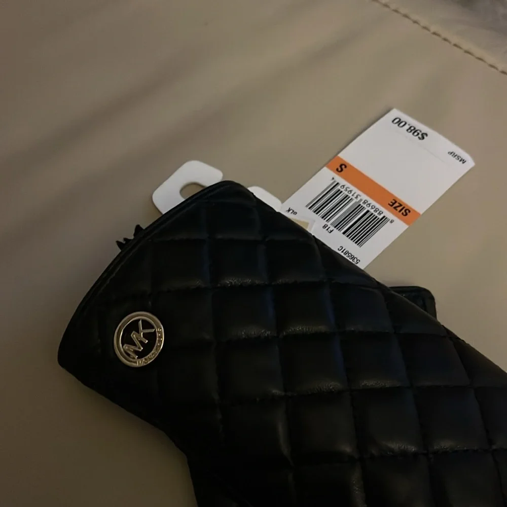 MICHAEL KORS WOMANS BLACK LEATHER QUILTED GLOVES / SIZE S / NWT
